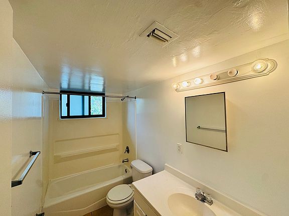 4th image of 501 SE 23rd St #6