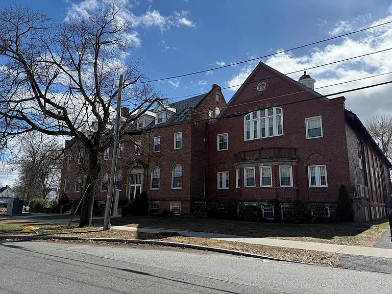 Summit Place Apartments — Photo 3