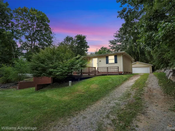 1815 Gulley Rd, Howell, MI 48843