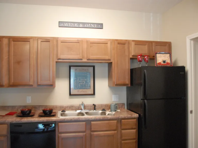 404 N Cattleman Dr — Photo 2