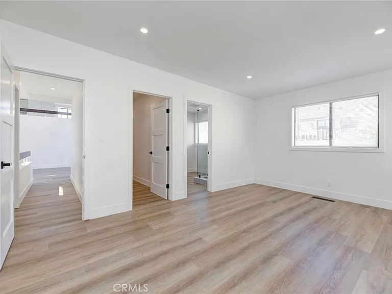 1090 Loma Dr — Photo 17
