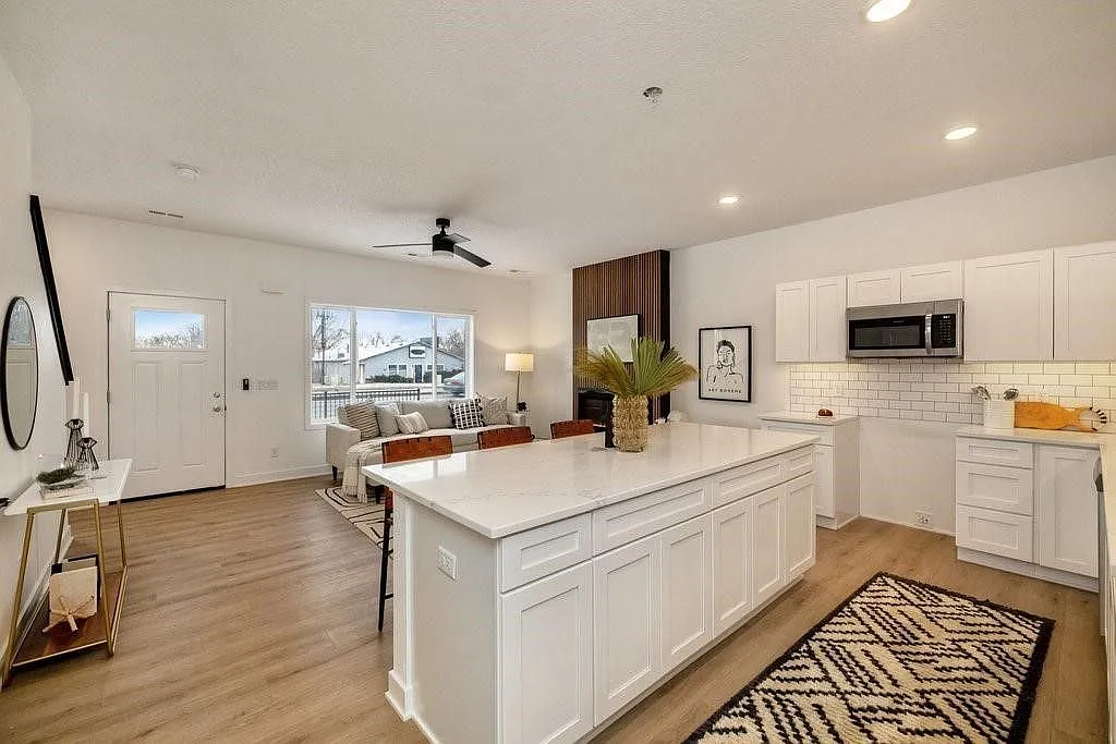 6501 Hickman Road - Building A, Unit #102 — Photo 3