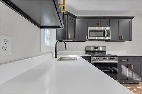 4th image of 56 Greenwich St Floor 2