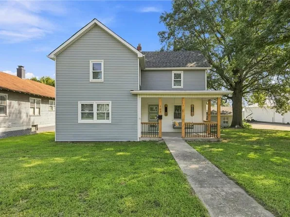 107 E 15th St, Higginsville, MO 64037