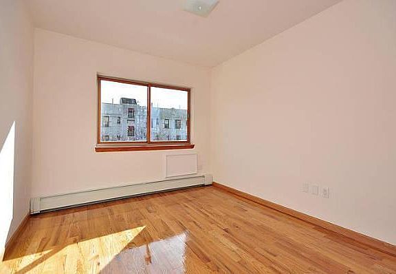 2nd image of 2160 33rd St APT 2E