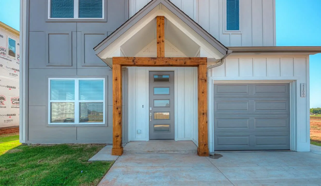 3 bed, 2.5 bath, 1400 sqft, $2,300 — Photo 1