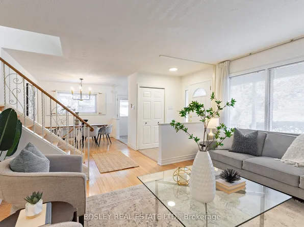 33 Roanoke Rd, Toronto, ON M3A 1G1