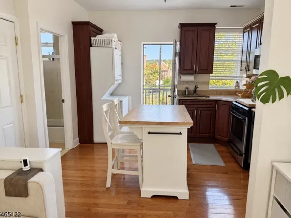 80 Bay St #9, Montclair Twp., NJ 07042