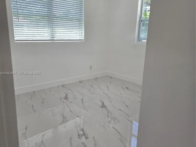 987 NE 145 N — Photo 21