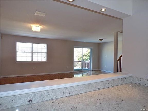 4th image of 92 Lois Ln