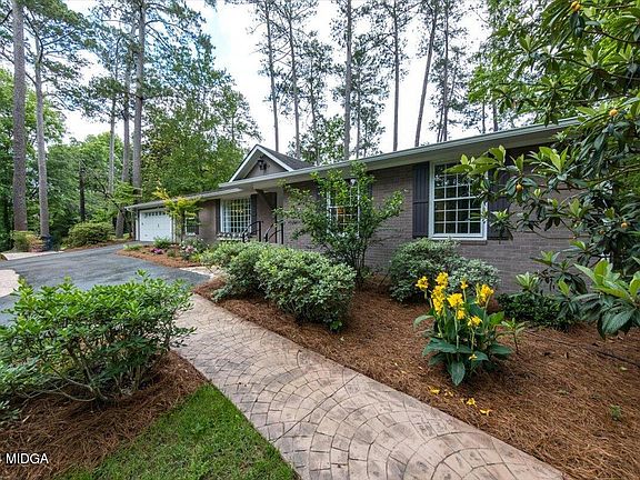 5th image of 829 Dogwood Cir