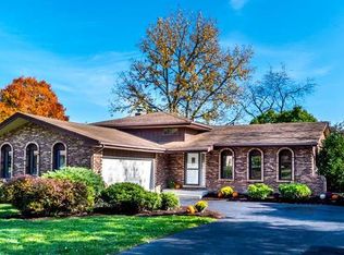 8136 Scenic Dr, Willow Springs, IL