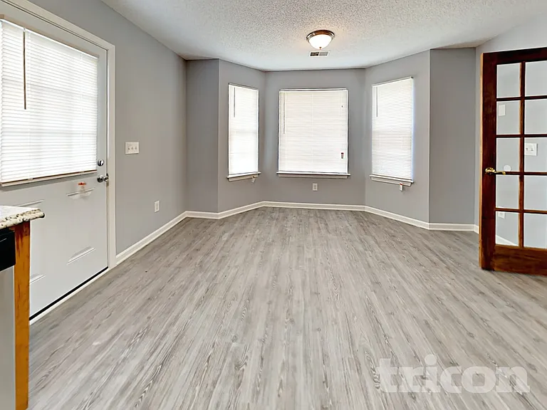 120 Oakbrook Village Rd — Photo 2
