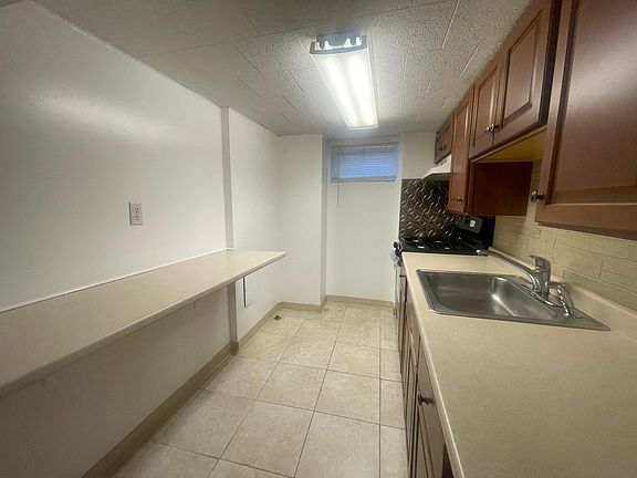 4th image of 254 Logan Ave