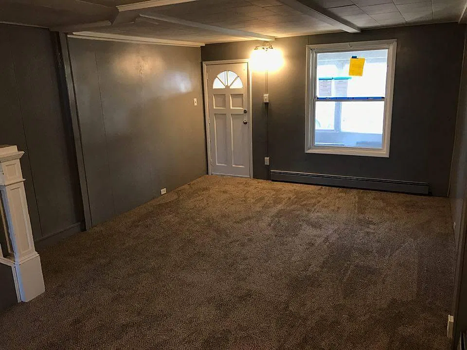 3 bed, 1.5 bath, 1092 sqft, $1,325 — Photo 2