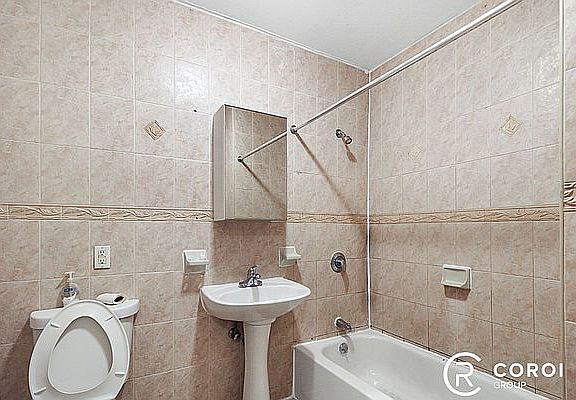 4th image of 137 Herkimer St APT 1