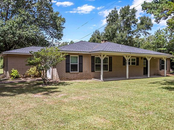 4th image of 4037 Forest Hills Ln