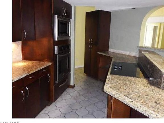 4th image of 5318 Agualinda Blvd