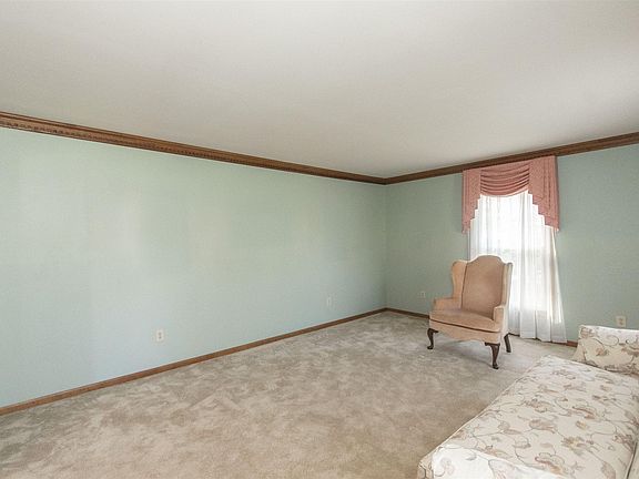 4th image of 40 Diamond Ave NW