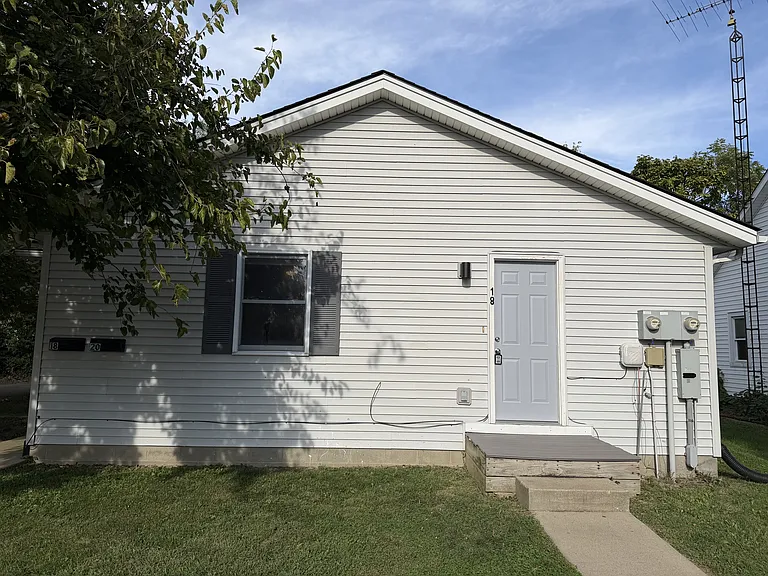 18 Oakwood Ave — Photo 3
