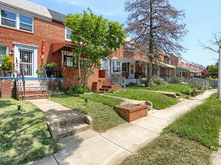1207 Anglesea St — Photo 26