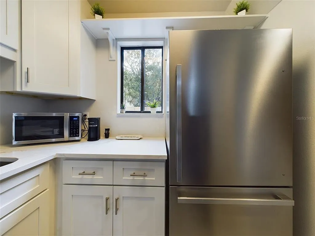 2 bed, 1.5 bath, 1158 sqft, $1,700 — Photo 2