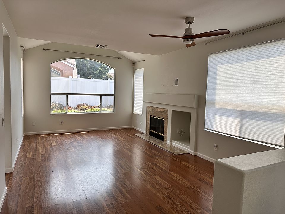 1st image of 412 Sanibelle Cir