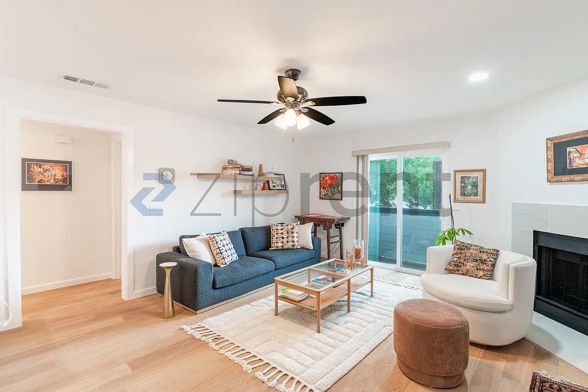 Davis Square Condominiums — Photo 2
