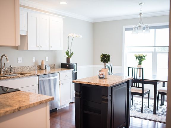 3rd image of 305 Sonoma Way