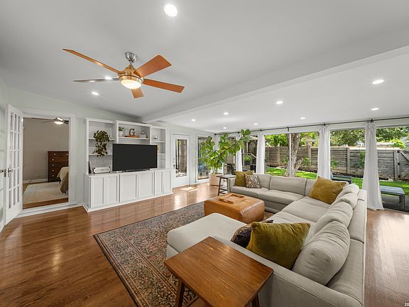 5th image of 330 W AGARITA AVE