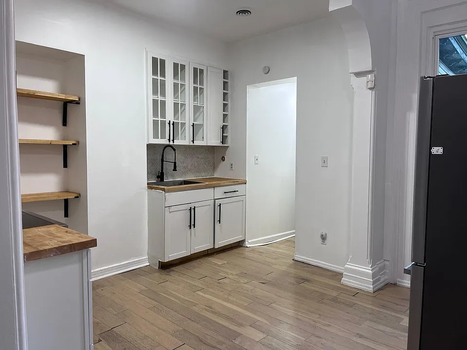 27 Ten Broeck St #2