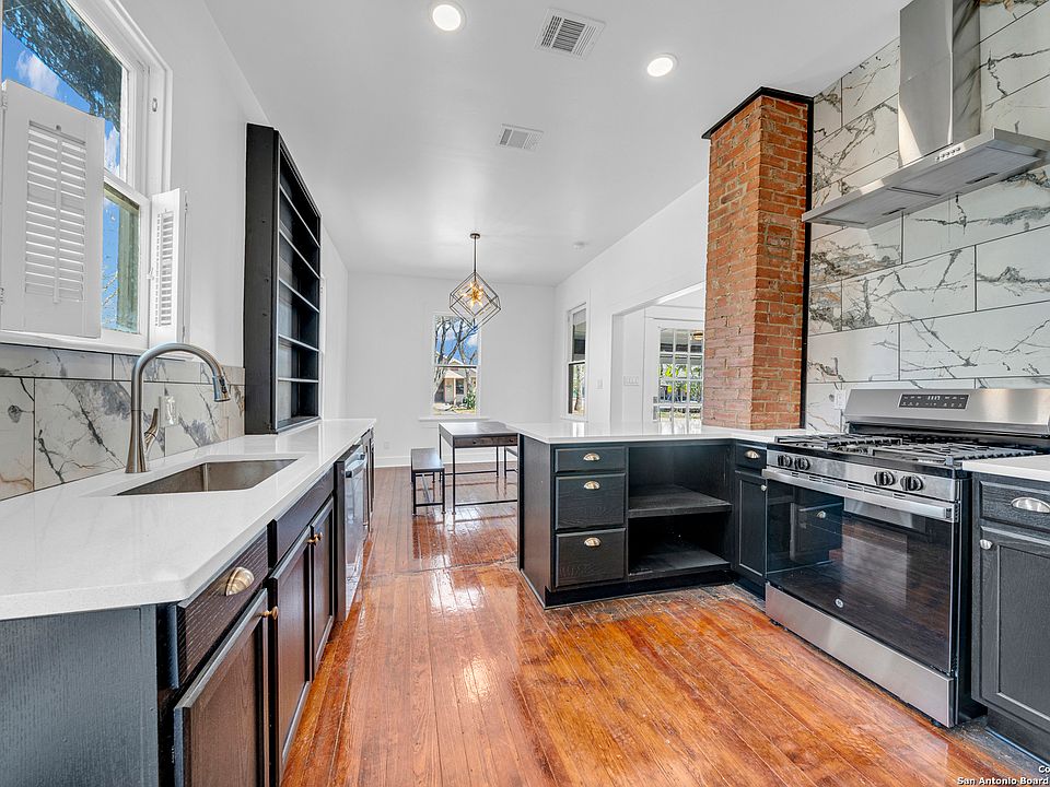 1st image of 1040 W Rosewood Avenue