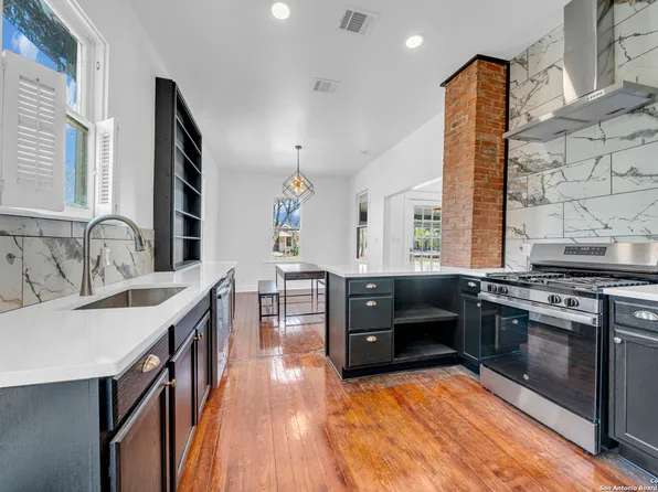 1040 W Rosewood Avenue, San Antonio, TX 78201