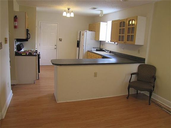5th image of 1612 Shirley Dr