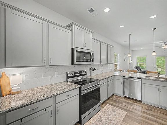 3rd image of 103 Sycamore Ln