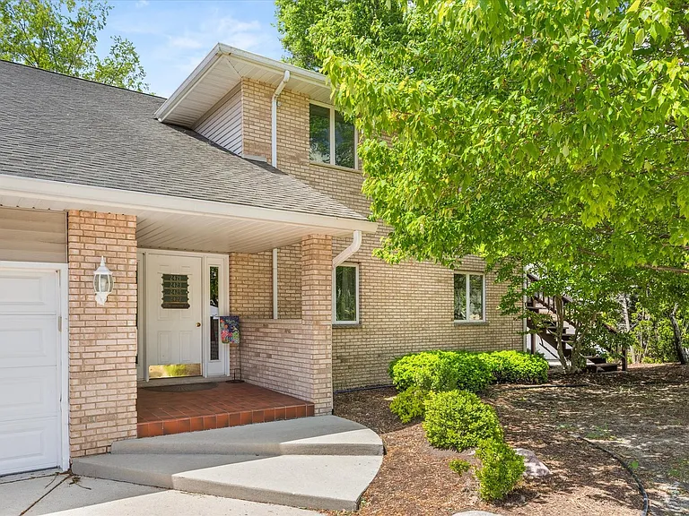 2427 Reynolds Manor Dr #0 — Photo 2