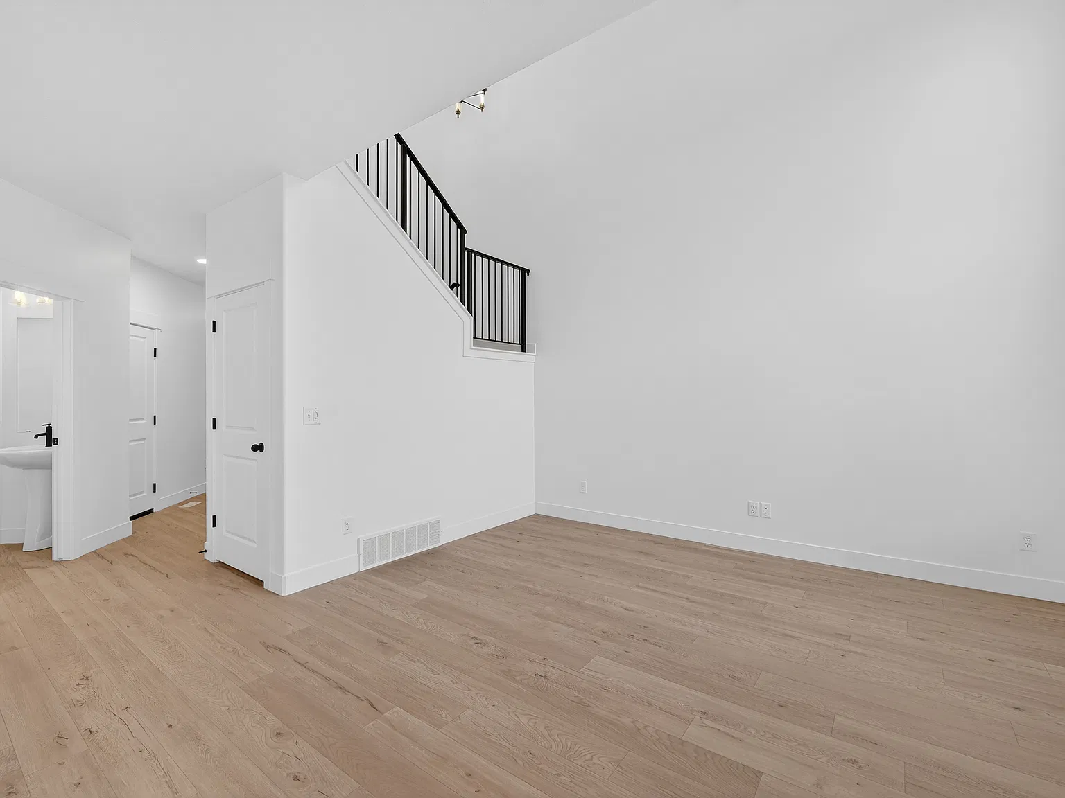 3 bed, 2.5 bath, 2321 sqft, $2,245 — Photo 4