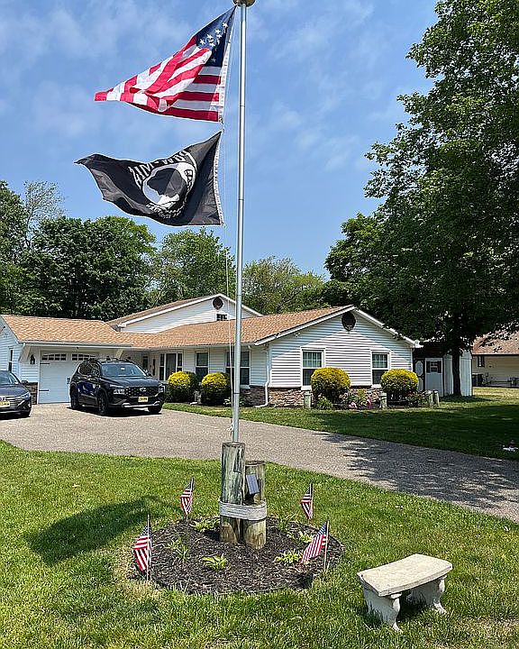 1st image of 1072 Acorn Dr
