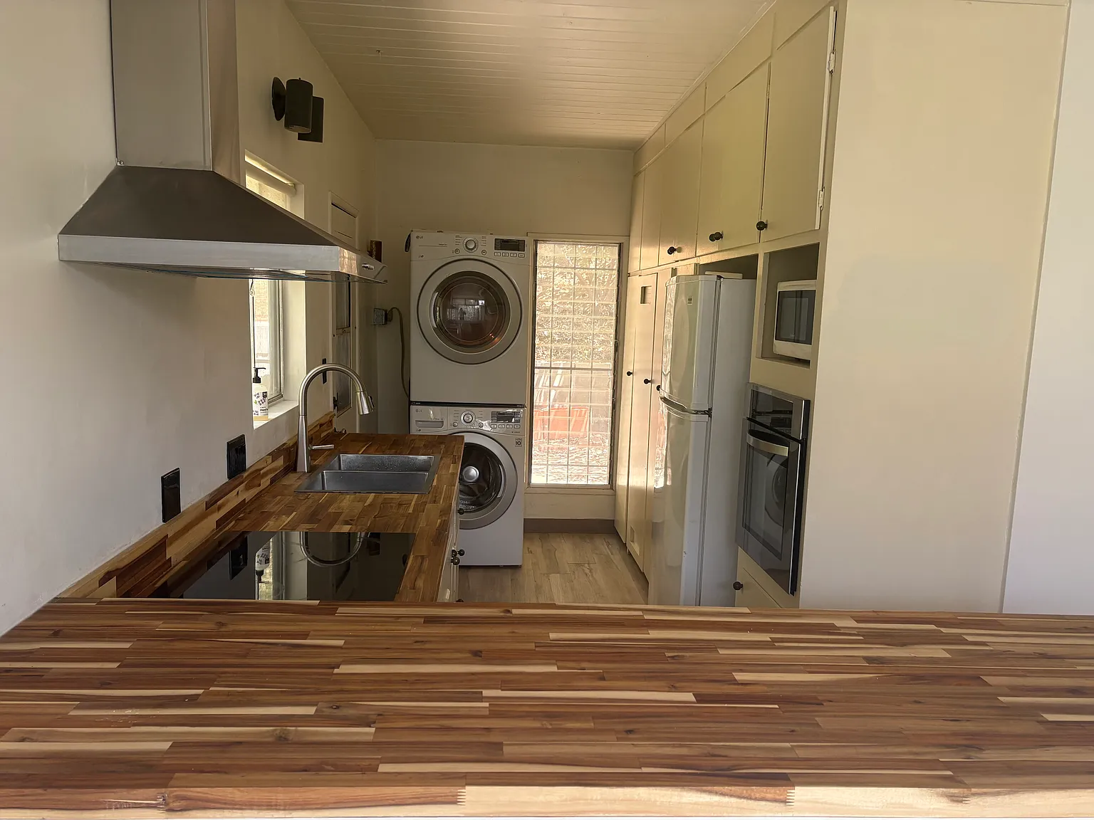 2 bed, 960 sqft, $3,100 — Photo 3
