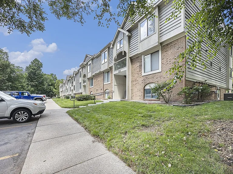 Byron Lakes Apartments — Photo 82