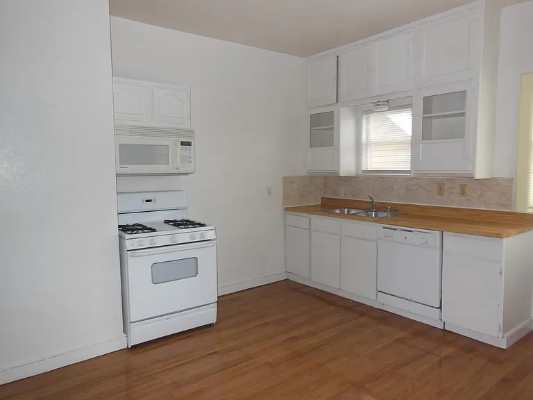 2810 P St #2 — Photo 8