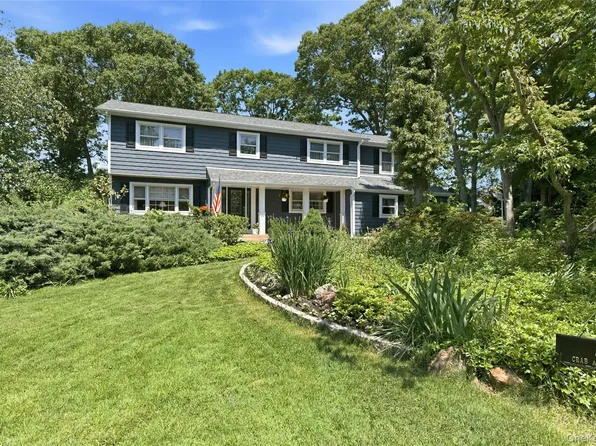 5 Crabapple Court, Mount Sinai, NY 11766