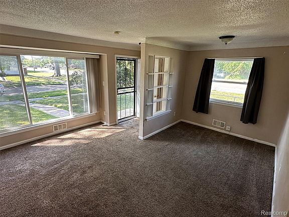 3rd image of 27366 Freda St