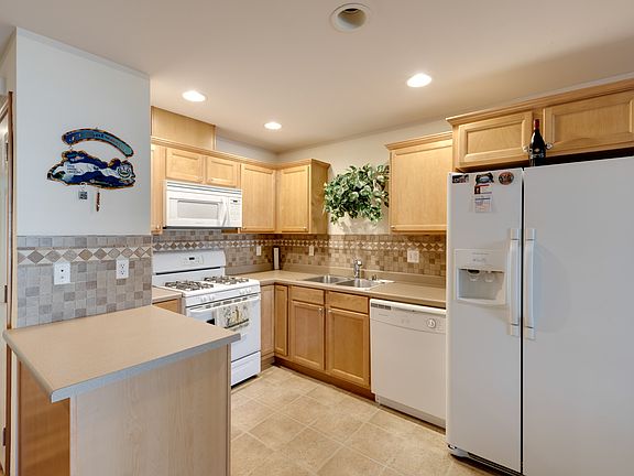 4th image of 510 75th St SE Unit 201