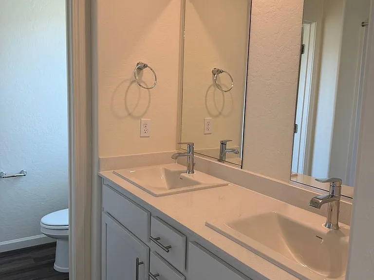 1919 Oak Falls Ct — Photo 13