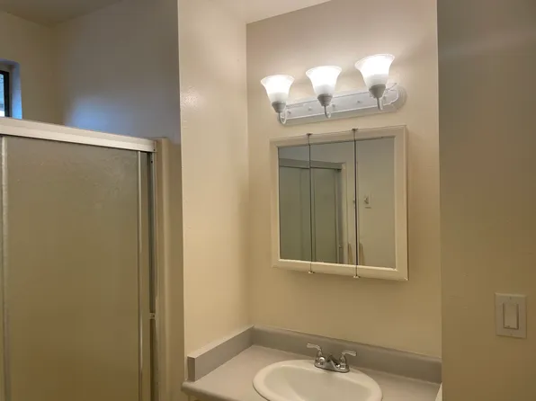 1604 Terrace Way APT 3, Bakersfield, CA 93304