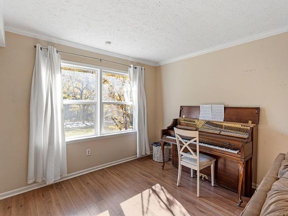 3rd image of 304 Tebblewood Dr