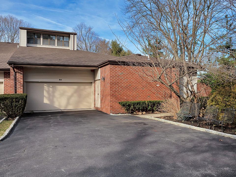 1st image of 64 Canary Cres