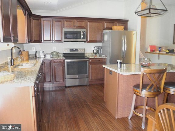 3rd image of 15844 Halleman Ln