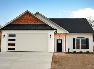 4929 Southview Dr, Hickory, NC 28602